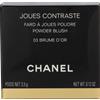 Chanel Joues Contraste Powder Blush poi sfuma il colore dalle mele verso le tempie con tratti leggeri e ben amalgamati. - Stratifica in veli sottili fino all'intensità desiderata; evita di premere troppo per mantenere un finish naturale. - Per un …