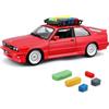 Burago Bburago BMW M3 E30 con box da tetto, modellino in scala 1:24, auto da collezione originale con porte mobili, a partire dai 3 anni in su (18-23014)