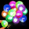 Seasboes 12 palline a forma di riccio a LED, ideali come regalo per gli ospiti, come regalo di compleanno per bambini, giocattolo luminoso a LED, per compleanni dei bambini (A)