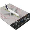 QIYUMOKE 1/300 Compatibile con modello FedEx MD-11 con tappetino per aeroporto in gomma e 5 auto per modellini in metallo pressofuso per adulti collezionisti di aeronautica (tappetino: 25 × 35 cm)