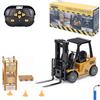 CMJ RC Cars Carrello elevatore telecomandato - FLT 2,4 GHz veicolo da cantiere realistico con scaffale alto, pallet, scatole e piloni - Giocattolo ricaricabile per bambini e appassionati di modellismo 1:16