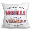 Mugffins Cuscino SORELLA - En italiano - Sono l'Unico Regalo di cui Hai Bisogno - Idee Regali Divertenti - Rivestimento e Imbottitura (40x40 cm). Tatto Cotone