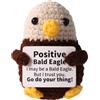 TOYMIS Aquila Calva Positiva, Carina Aquila Calva All'Uncinetto Bambola Creativa Positiva con Carta Incoraggiante Regalo Emotivo Divertente per Amici e Familiari