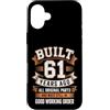 Built 61th Birthday Gifts for Men Women Custodia per iPhone 16 Plus Divertente regalo per il 61° compleanno per uomini e donne costruito 61 anni fa