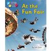Cath Jones At the Fun Fair (Tascabile) Reading Stars Phonics