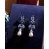 Orecchini A Chiodo Argento Art Deco Finta Perla Incastonata Con CZ Blu SB1