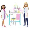 Barbie - Laboratorio Scientifico, playset con 2 bambole scienziate con camici e occhiali protettivi, banco da laboratorio e 10 accessori inclusi, giocattolo per bambini, 3+ anni, HJY95