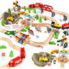 HERMORRYSS Treni in Legno per Bambini, Set di 100 pezzi Treni e Giocattoli in Legno, Ferrovia Ingegneristica con Gru Magnetica, Treno Elettrico, Figure Umane, Luci di traffico, Regalo per Bambini 3+
