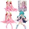 TAKARA TOMY Anime Hatsune Miku Figura anime Abito rosa ciliegia Postura seduta Modello in PVC giocattoli d'azione Regali di decorazione del fiore di ciliegio di ciliegio