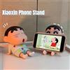 52TOYS Supporto per telefono/tablet 2026 Crayon Shin Chan Anime Lazy, statuetta da collezione, ornamento da scrivania, regalo per fan anime e bambini