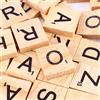 Tbest I Migliori Dadi 'Alfabeto, 100 Pezzi Puzzle Piastrelle Lettere Alfabeto Pezzi di Legno Numeri Pendenti Ortografia