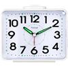 Tinload Sveglia analogica per anziani con luce notturna, quadrante grande 4 pollici, orologio da tavolo con funzione snooze, forte suono a 3 livelli, funzionamento a batteria (bianco B)