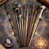 Hot Toys 2026 Tipi di Bacchette Magiche con Nucleo in Metallo, Bacchette di Malfoy, Voldemort, Hermione, Ron, Bellatrix, McGonagall, Bacchette Magiche di Potters