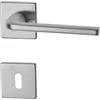 Ghidini Maniglia per porte interne TOY, zama con diverse finiture,con rosetta quadre 50x50x5 e bocchetta foro chiave, per porte con spessore standard 38-42mm (ZCS)