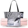 kkvhhyuo Borsa per tappetino da yoga, da donna, con tasca per tappetino, grande borsa da palestra, borsa a tracolla per pilates, allenamento, viaggi, ufficio (albero bianco e pupazzi di neve)