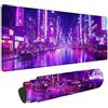 Jaeixouu Tappetino Mouse XXL 900x400 mm Tappetino Mouse Gaming Cyberpunk Impermeabile Mousepad Viola Sottomano Scrivania con Base in Gomma Antiscivolo Ufficio Accessori Tappeto Scrivania Bordo Cucito L-78