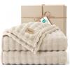 Bedsure Plaid Morbido Polare Bolla - Regali Per Donne Coperta Decorativa, Plaid Caldo per Divano e Letto, Coperta Morbida per Soggiorno, Camera e Casa, Beige, 220x240 cm