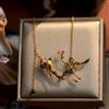 Collana Corto Ciondolo Dorato Uccello Su Prugna Fiore Rosa Verde Arte Nuovo XZ16