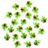 Logbuch-Verlag Decorazioni portafortuna in feltro con quadrifoglio e coccinella, 24 pezzi: mini ornamenti 3 cm con adesivo per regali, porta fortuna feste, Capodanno, laurea, matrimonio, compleanno, esami