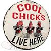 Yiruhe Cool Chicks Live Here, targa in metallo per casa, fattoria, pollaio, 20,3 x 20,3 cm, decorazione da parete rotonda in alluminio (2596)