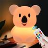 xinjinhju Luce notturna per bambini Koala lampada da comodino in silicone, luce la cameretta, Luci decorative, cura degli occhi, luminosità e colore regolabili, impostazione dell'ora - Media
