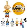 Simba ÜRDU Peanuts Mega Blindbox - Scelta casuale di 6 portachiavi peluche in palla a sorpresa, personaggi iconici Snoopy da collezionare, dai 5 anni in su