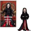 Monster High x Mercoledì - Morticia Addams, bambola da collezione con abito in velluto nero e cremisi con gioielli, scarpe con tacco ispirate alla serie e piedistallo, 6+ anni, JLK99