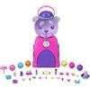 Polly Pocket Orsetto Dolci Sorprese - Playset con 4 aree gioco e 32 pezzi gioco: 2 bambole, caramelle non commestibili e funzione di ricarica, Giocattolo per Bambini 4+ Anni, HJN90