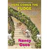 Nancy Coco Here Comes the Fudge (Tascabile) Candy-coated Mystery