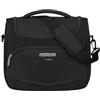 American Tourister Beauty case morbido con tracolla removibile e regolabile. Dispone di un ampio scomparto principale chiuso con zip, tasche interne e divisori. Presenta una tasca frontale chiusa co