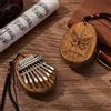VEELU Kalimba 8 tasti con nome e testo personalizzati, mini pianoforte marimba thumb piano strumenti musicali in legno portatili regalo di Natale per principianti (Farfalla)