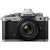 Nikon Z f + Nikkor Z 40 mm f/2,0 SE argento"