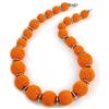 Avalaya Collana con perle di vetro arancione con chiusura argentata, lunghezza 60 cm