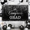 MEHOFOND Sfondo fotografico con scritta Congratulations Congrats Grad Class of 2026, decorazione per feste di laurea, 1,8 x 1,1 m, colore: nero e argento