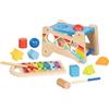 goki 58304 - Panca a martello con xilofono e funzione di smistamento, 12 pezzi, giocattolo motorio in legno con suoneria estraibile - panca 3 in 1, scatola di smistamento, xilofono