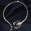 NONE Collana esagerata - collare vintage e unico a forma di scorpione con diamanti per donna come accessorio decorativo.
