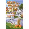 Lee Hollis Death of a Wicked Witch (Tascabile)