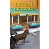 Amanda Flower Lethal Licorice (Tascabile) Amish Candy Shop Mystery