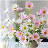 OUKEYI Fiori artificiali, 10 mazzi di margherite artificiali in seta, resistenti ai raggi UV, per esterni, con steli, arbusti vegetali, composizioni per casa, giardino, decorazione (bianco e rosa)
