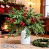 imluckies 35 Rami di Abete Artificiale e 15 Bacche Rosse, Realistica Composizione Natalizia Artificiale per Lavoretti Fai da te, Ghirlande Natalizie e Decorazioni Festive per la Casa (Con Vaso)