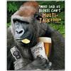 Emotional Rescue Gorilla con patatine, telecomando TV e birra