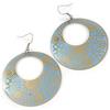 Avalaya Orecchini a cerchio con motivo floreale, colore: oro/azzurro, lunghezza 60 mm