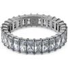 SWAROVSKI Anello Swarovski Matrix, Taglio baguette, Grigio, Placcato rutenio. Misura 55 - EU 15. Questo anello Matrix combina un intenso look metallico con un'affascinante brillantezza ed è un'aggiunta versatile al tuo portagioielli. Pietre grigie a …