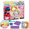 Miraculous Ladybug - Sprinkles n' Slimy Waffle - Kit per slime per ragazze e ragazzi, giocattoli di ruolo per bambini con macchina per waffle, paletta per gelato, stampi, melma e argilla leggera,