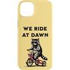 Dawn Rider Raccoon Apparel Custodia per iPhone 14 Plus Raccoon Equitazione Triciclo Noi Cavalchiamo All'alba