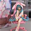 Bandai Nuova Statuetta Anime HATSUNE MIKU da 15CM, Modello con Orecchie da Coniglio in Pigiama, Action Figure da Collezione in PVC