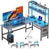 HLFURNIEU Scrivania Angolare con LED, 150 x 100 cm Scrivania Gaming a L con 3 Prese & 2 Porta USB, Tavolo Angolo Salvaspazio, con Libreria, Cassetti & Borsa Portaoggetti, Supporto per Monitor, Grigio