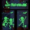 FOSDICK 2 Fogli Vetrofanie Halloween, Adesivi Halloween per Finestre Scheletro Che si Illuminano, Adesivi Finestre Halloweens PVC Elettricità Statica Autoadesivi, Decorazioni per Feste di Halloweens