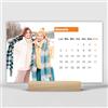 PRINTSERVIS Calendario da Tavolo Personalizzato 2027 con 12 Foto | Base in Legno Naturale | Formato 15x9,5 cm | Design Minimal e Moderno da Scrivania | Calendario per Casa e Ufficio | (Arancione)