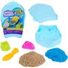 Kinetic Sand, Set di Gioco Surf 'N Sand Paradise con Custodia a tavola da Surf, 283 g di Sabbia modellabile, 3 formine e Attrezzi, Gioco sensoriale e Creativo per Bambini dai 3 Anni in su
